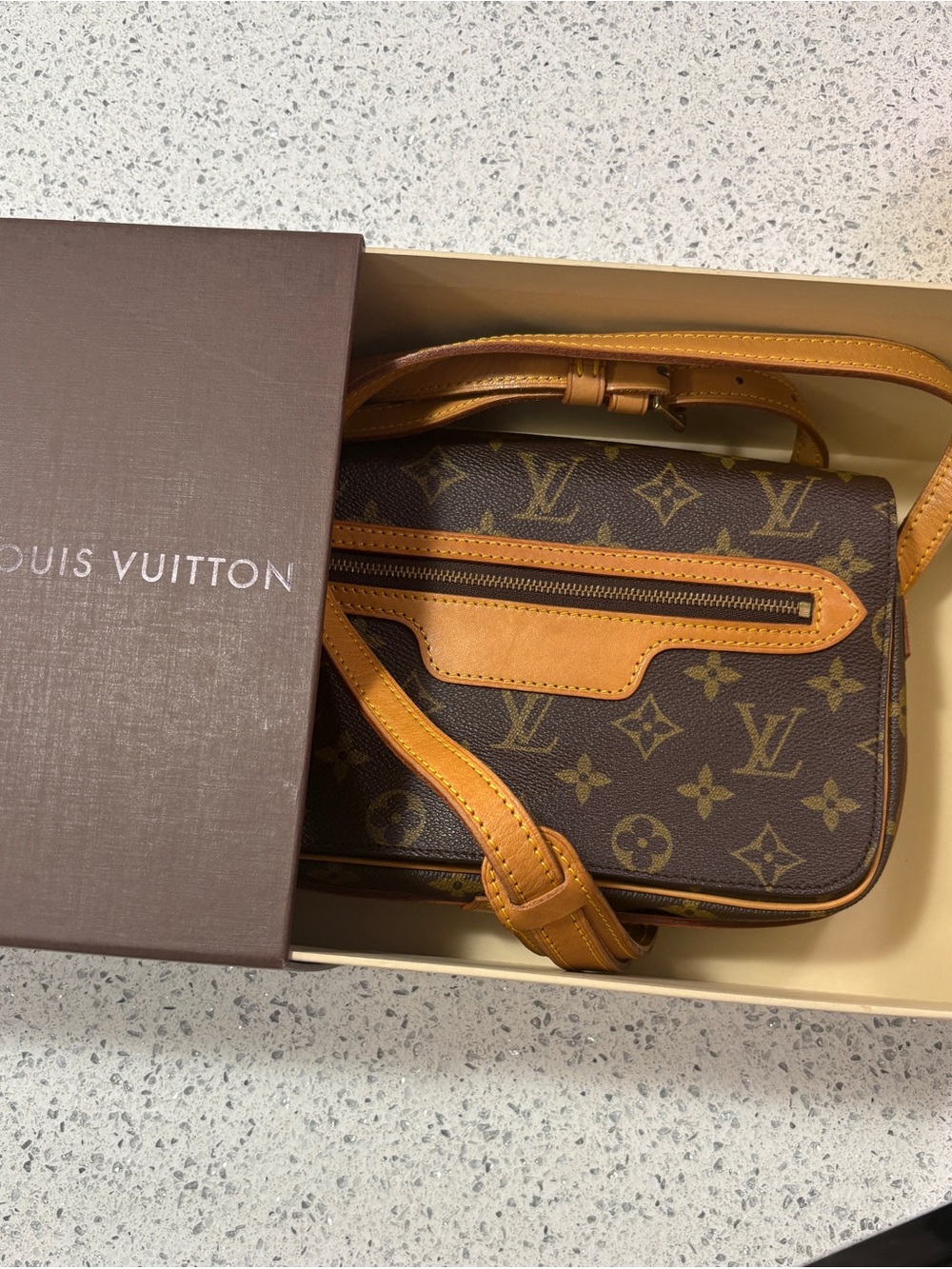 🎉Authentic!! Louis Vuitton Monogram St. Germain crossbody.
